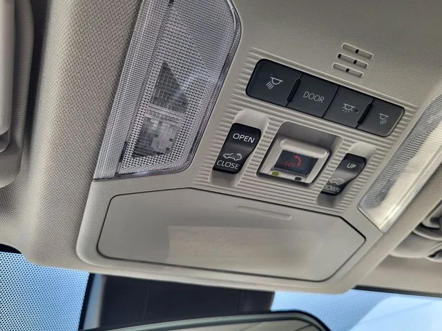 Used 2022 White Toyota XLE image 23