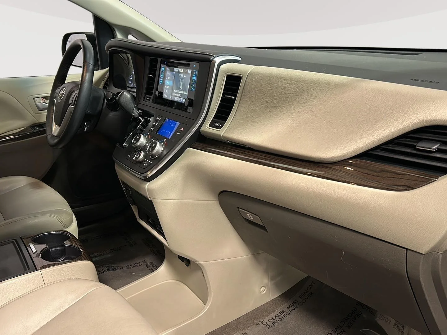 Used 2017 Midnight Black Metallic Toyota XLE Premium image 18