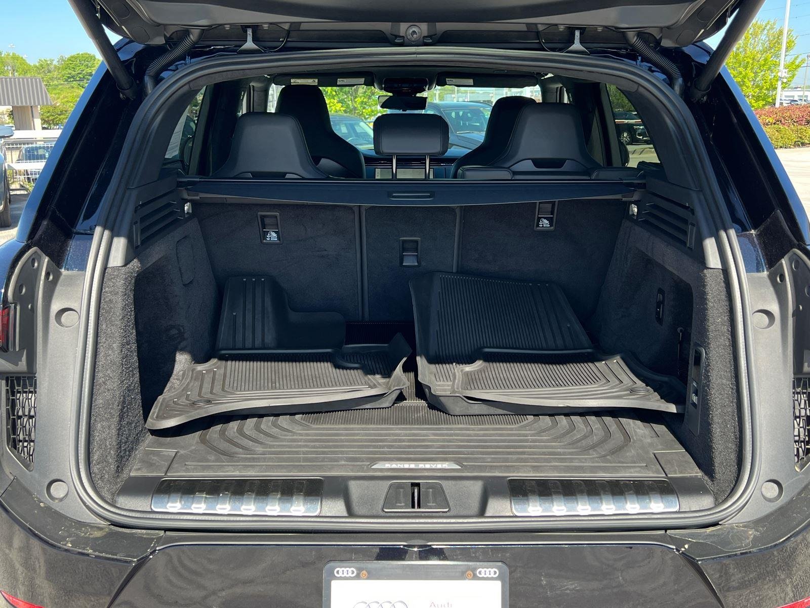 Used 2025  Land Rover SV Edition Two image 18