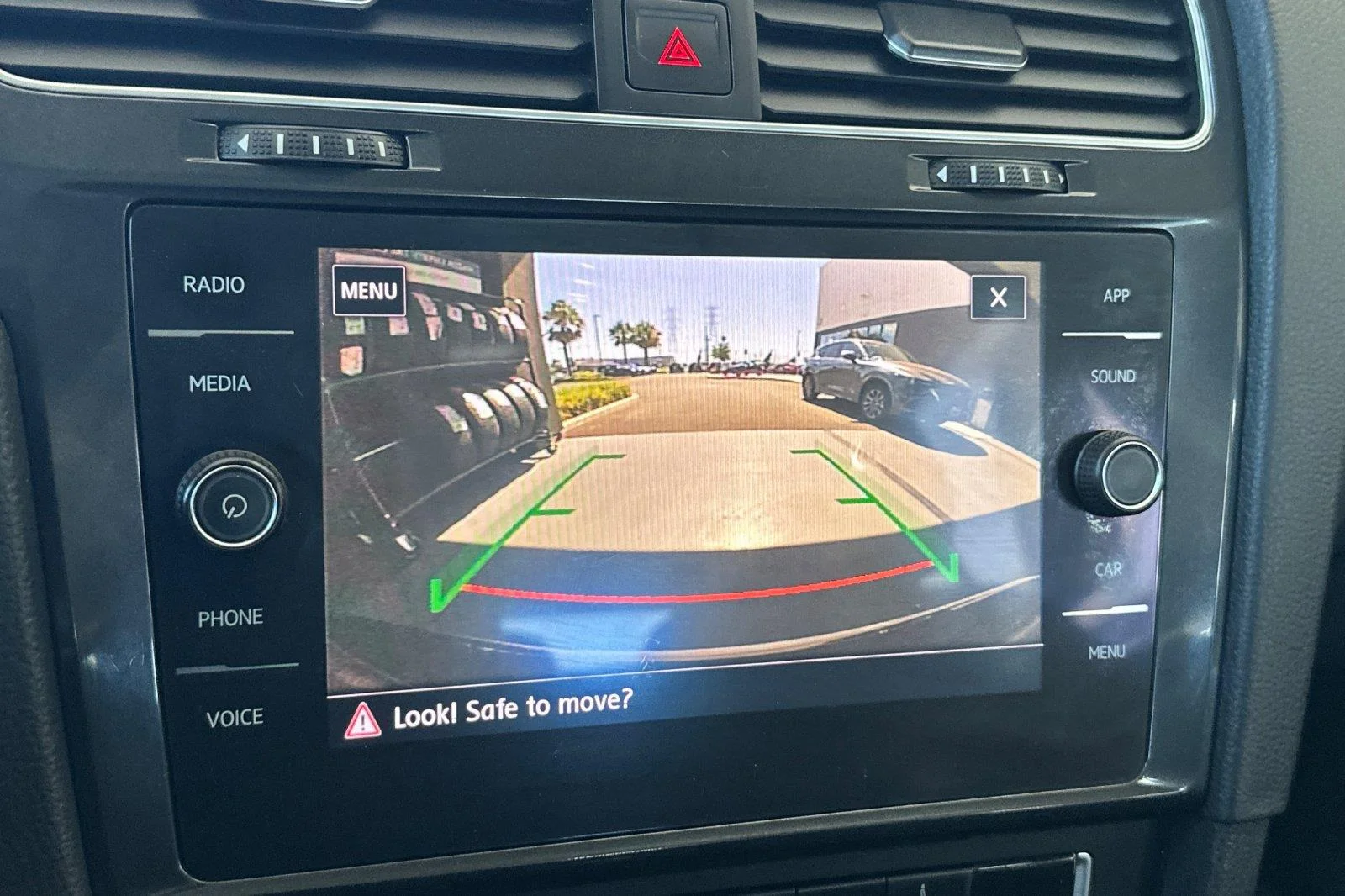 Used 2019 Deep Black Pearl Volkswagen SE image 19