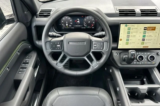 New 2026 Woolstone Green Land Rover X-Dynamic SE image 13