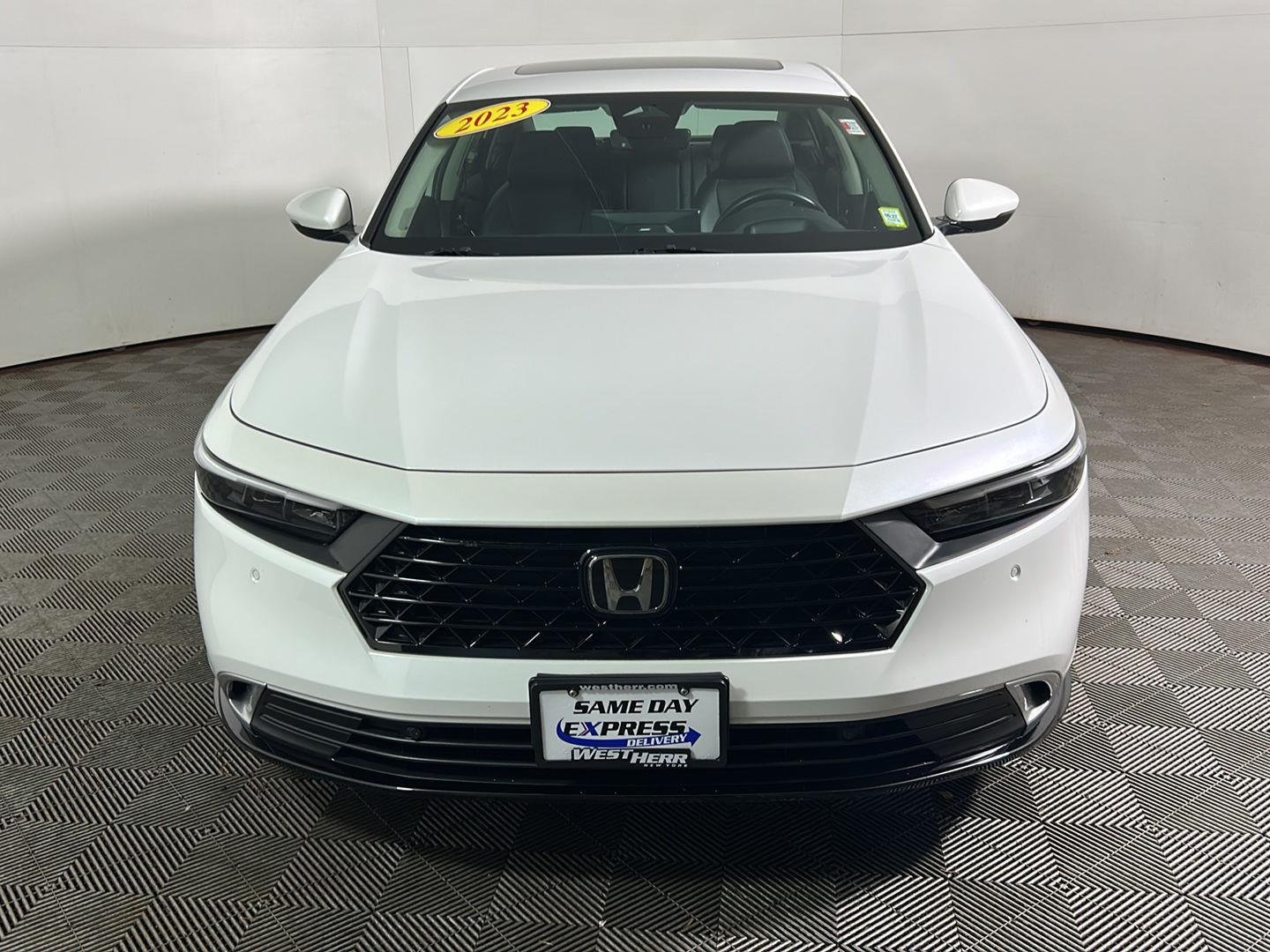 Used 2023 Platinum White Pearl Honda Touring image 12