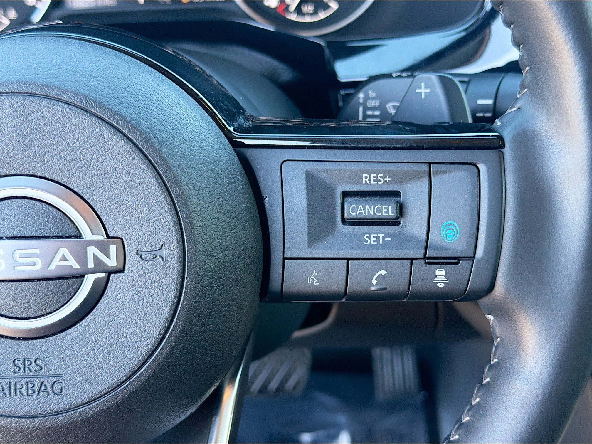 Used 2025 Brilliant Silver Metallic Nissan SL image 39