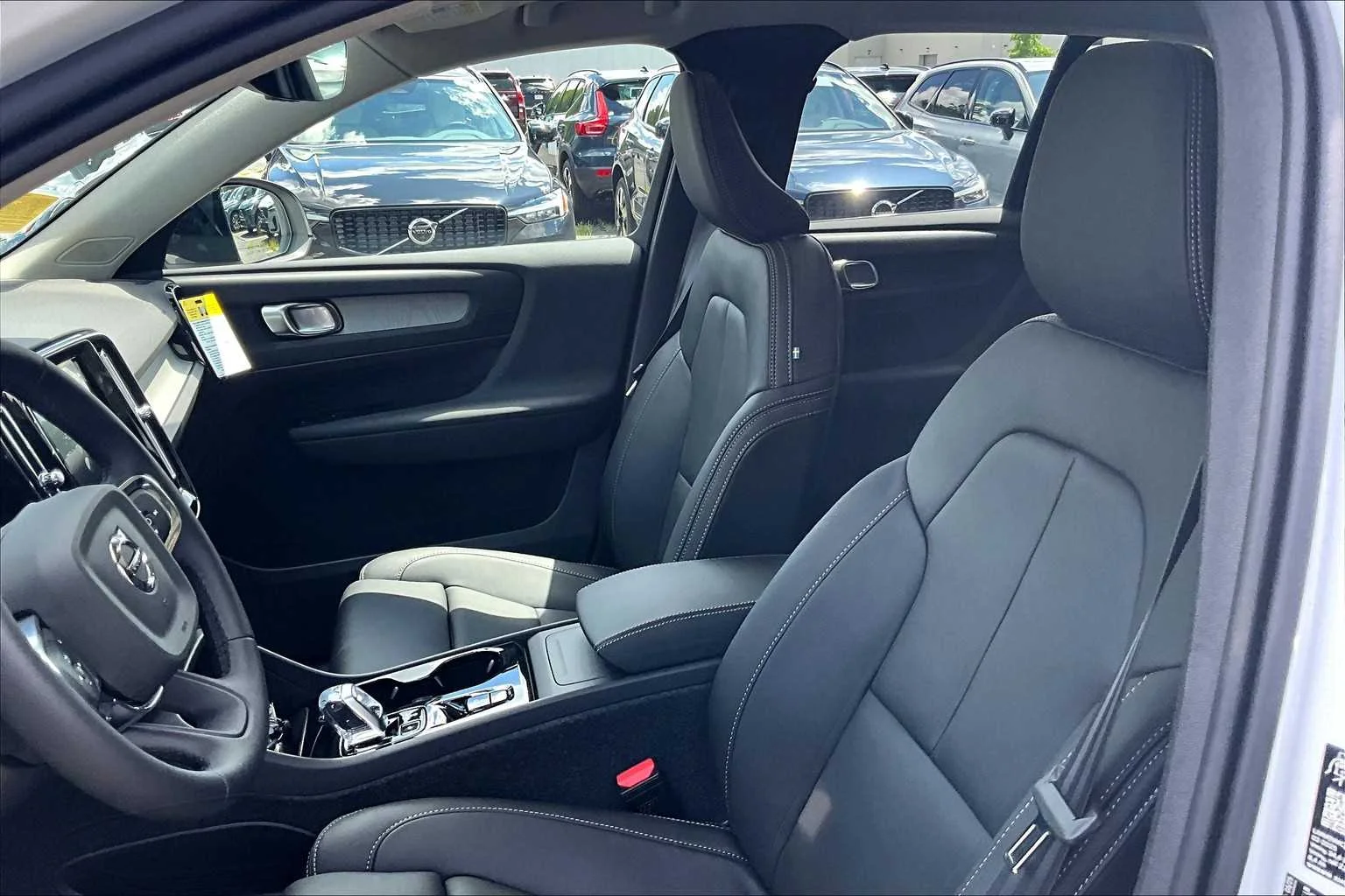 2026 Volvo XC40 Plus - Photo 13