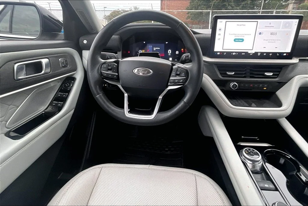 Certified Used 2025 White Metallic Ford Platinum image 4