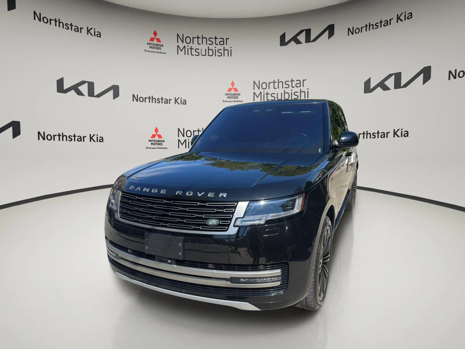 Used 2023 Santorini Black Metallic Land Rover SE image 10