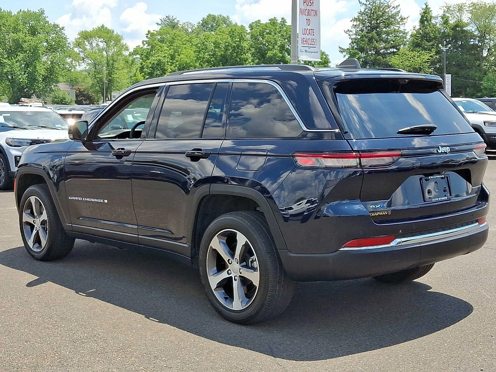 Used 2023 Midnight Sky Jeep  image 4