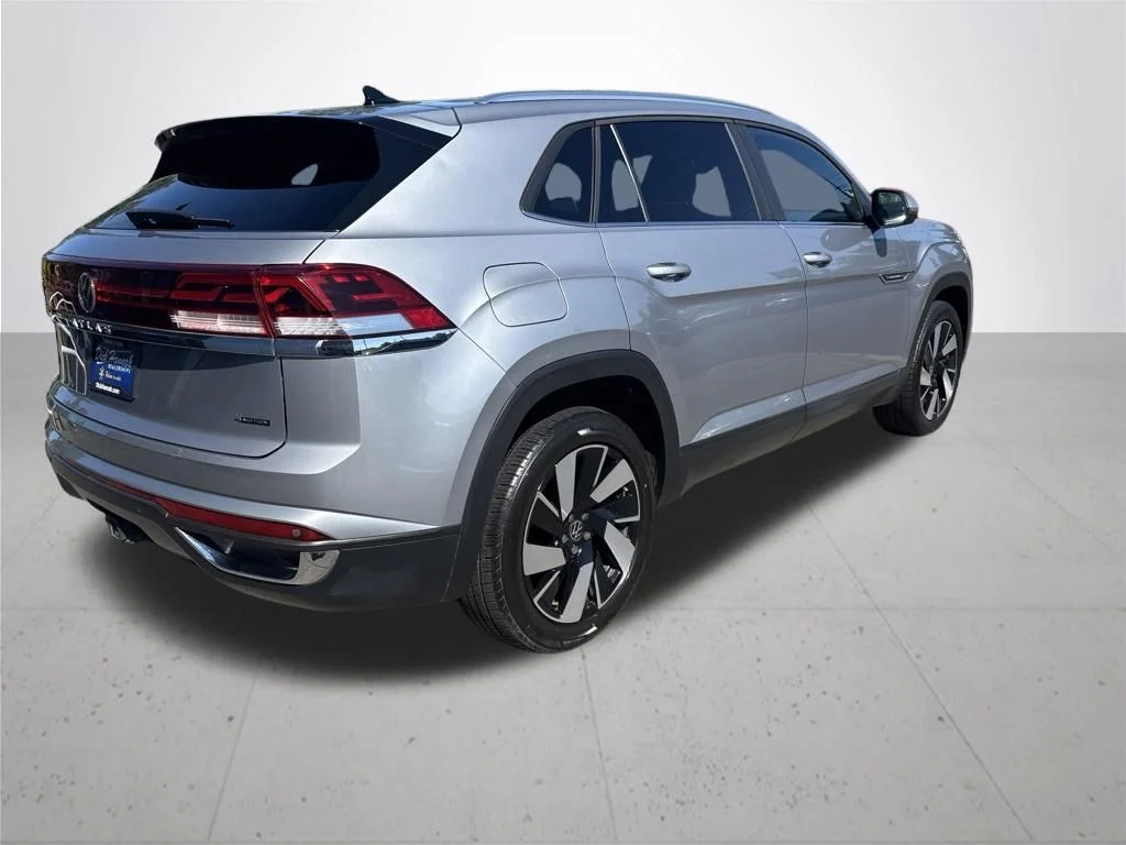 Used 2024  Volkswagen 2.0T SE w/Technology image 6