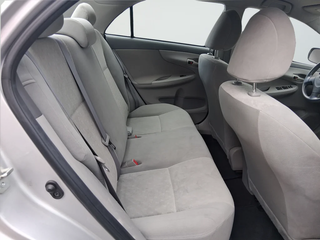Used 2009 Silver Toyota LE image 23