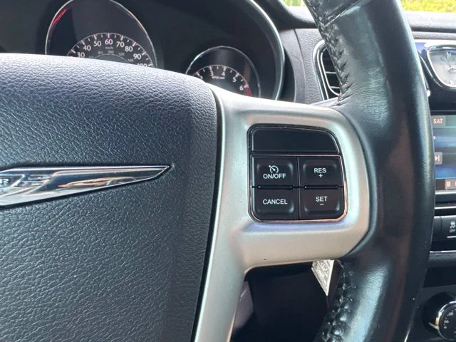 Used 2014 White Chrysler Touring image 22