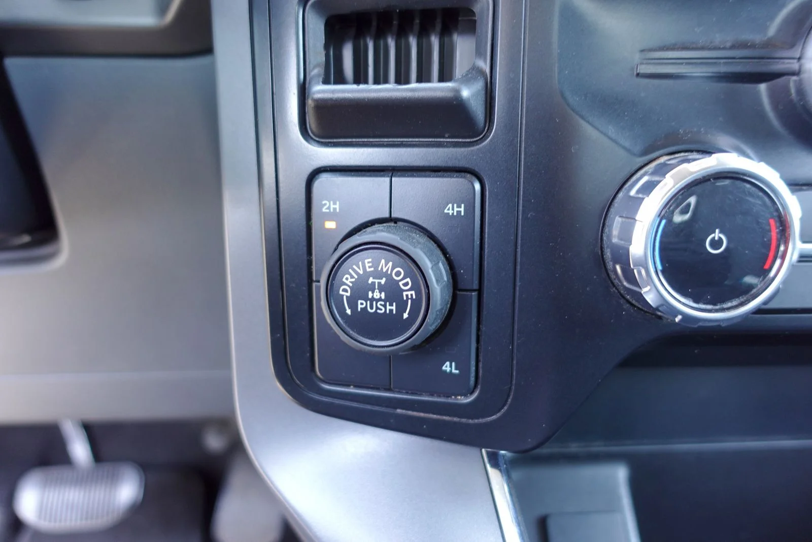 Used 2024 Black Metallic Ford XLT image 20