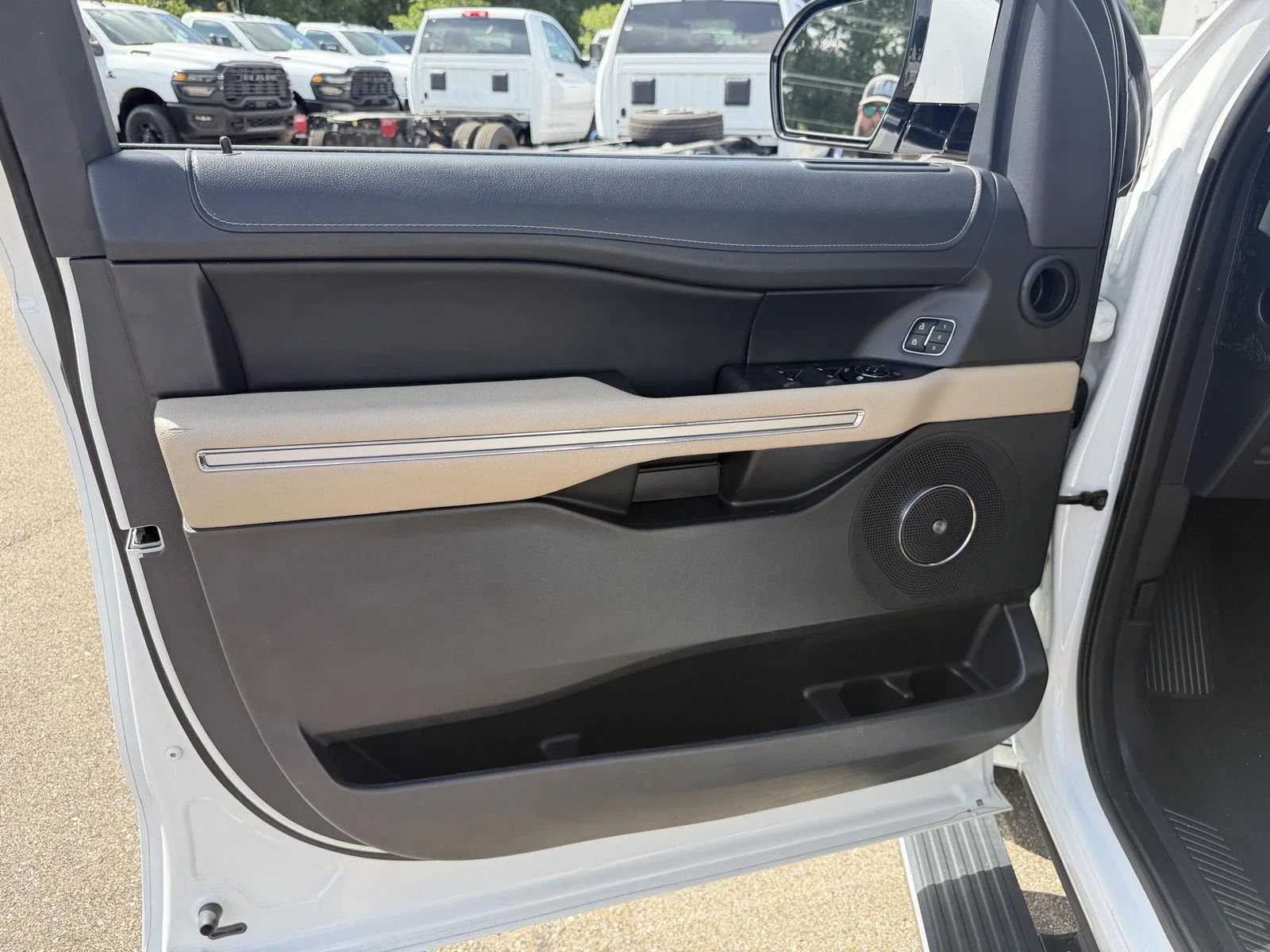 Used 2024 Oxford White Ford Limited image 15
