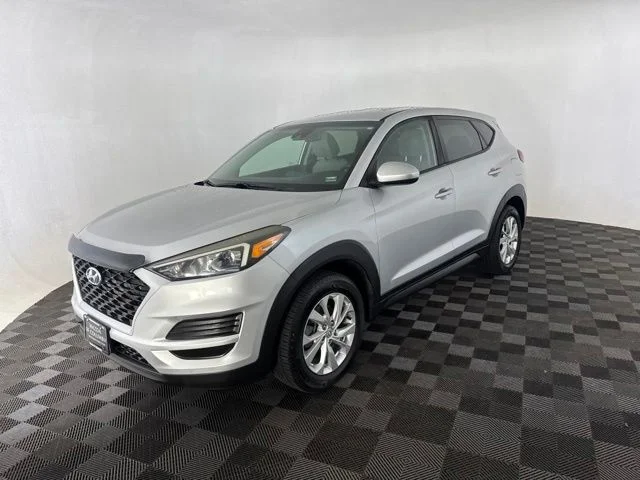 Used 2019 Silver Hyundai SE image 3
