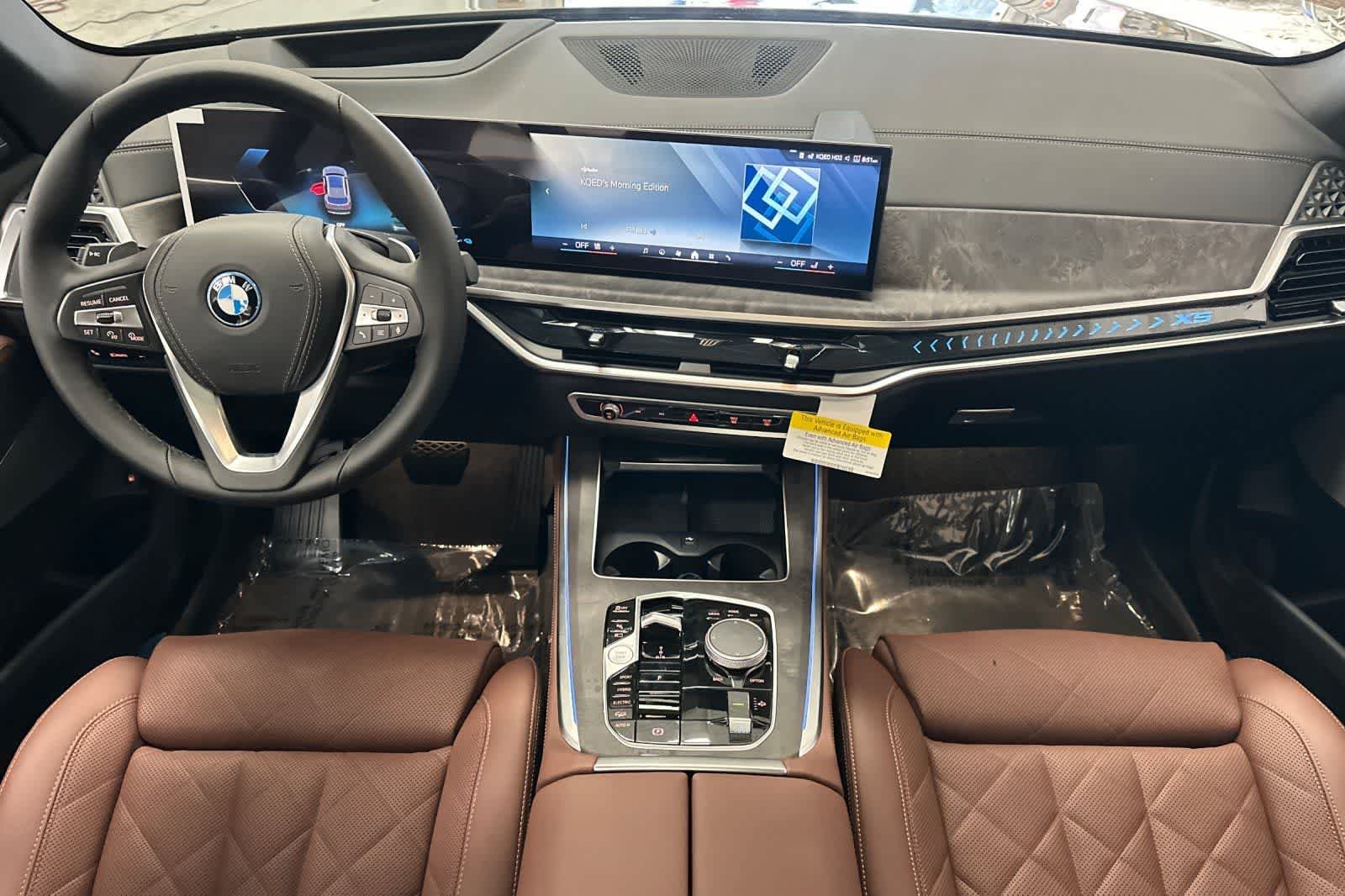 New 2026 Dravit Grey Metallic BMW xDrive50e image 3