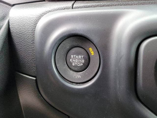 Used 2020 Black Jeep Sport S image 23