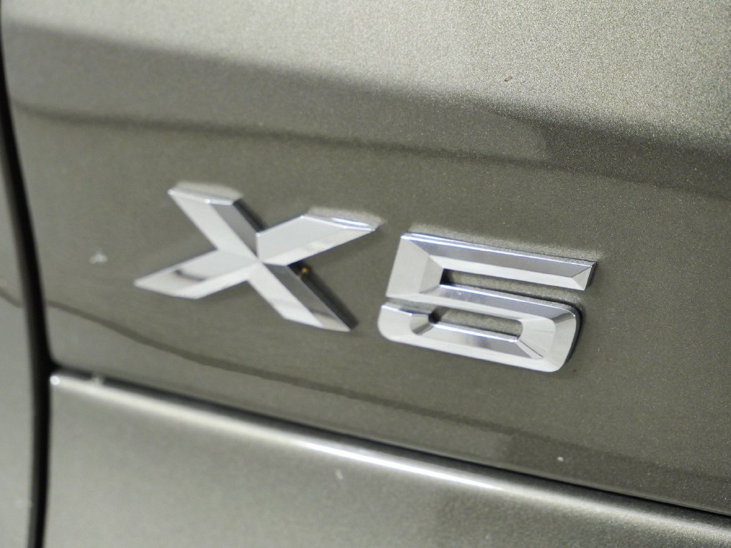 New 2026 Manhattan Green Metallic BMW xDrive50e image 13