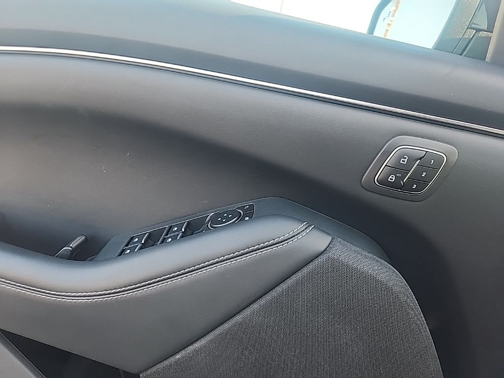 Used 2024 Black Ford Select image 25