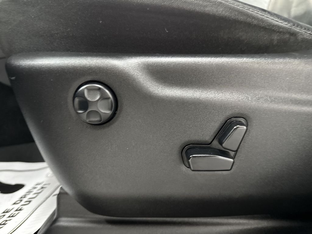 Used 2019 Crystal Metallic Jeep Limited image 13