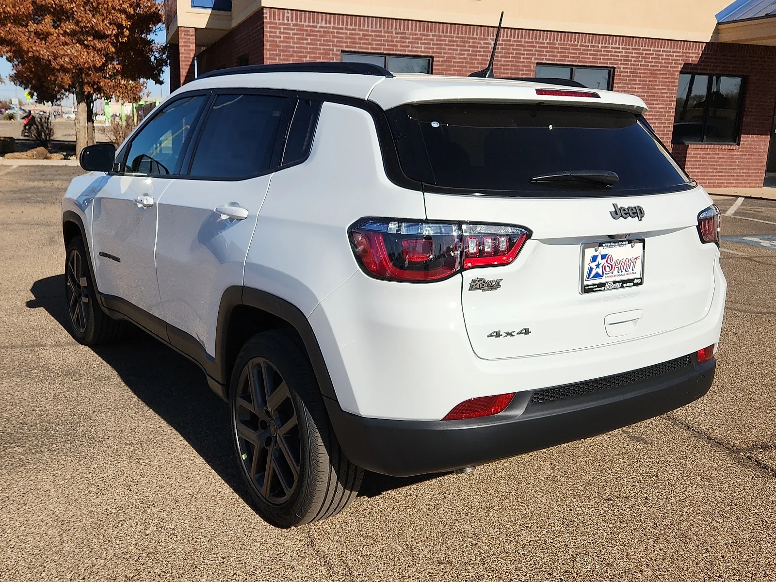 New 2026 PW7 Bright Whit Jeep LATITUDE ALTITUDE 4X4 image 3