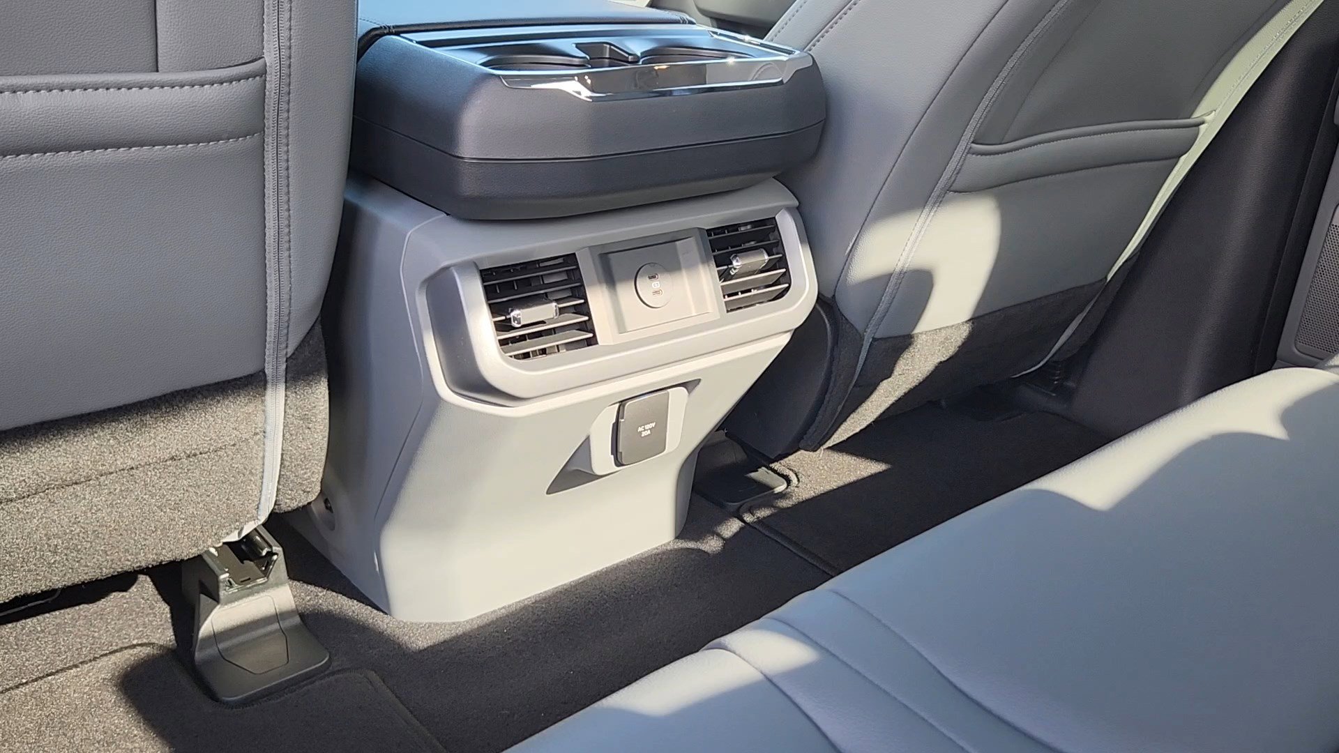 2025 Ford F-150 Lightning Flash - Photo 16