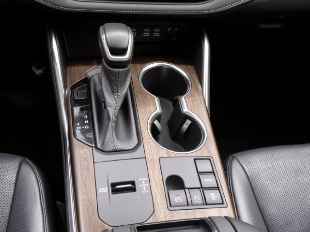 Certified Used 2023  Toyota Platinum image 24