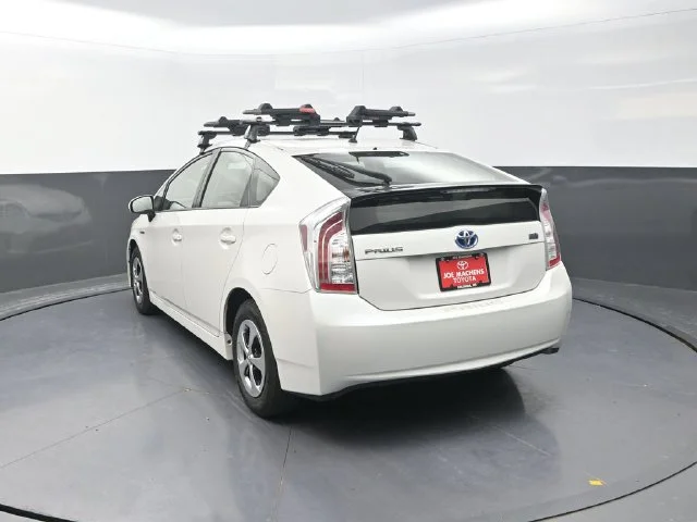Used 2013 White Toyota Two image 6