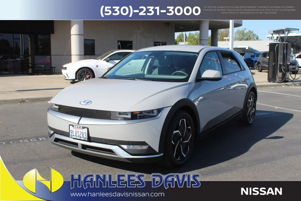 Used 2024 Gray Hyundai SEL image 3