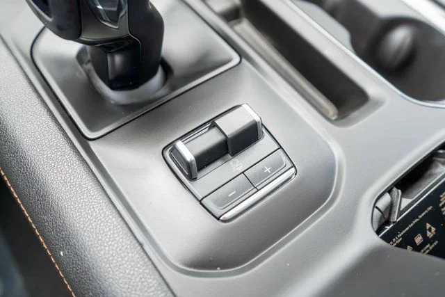 Used 2025  GMC AT4 image 38