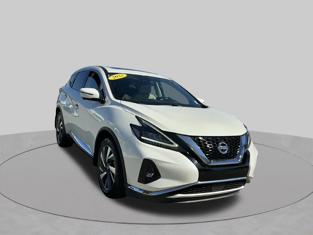 Used 2022 White Nissan SL image 14