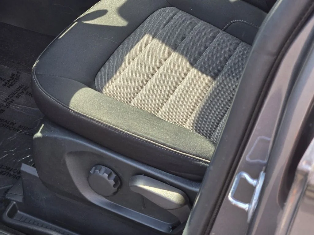 Used 2022 Gray Metallic Ford SE image 20