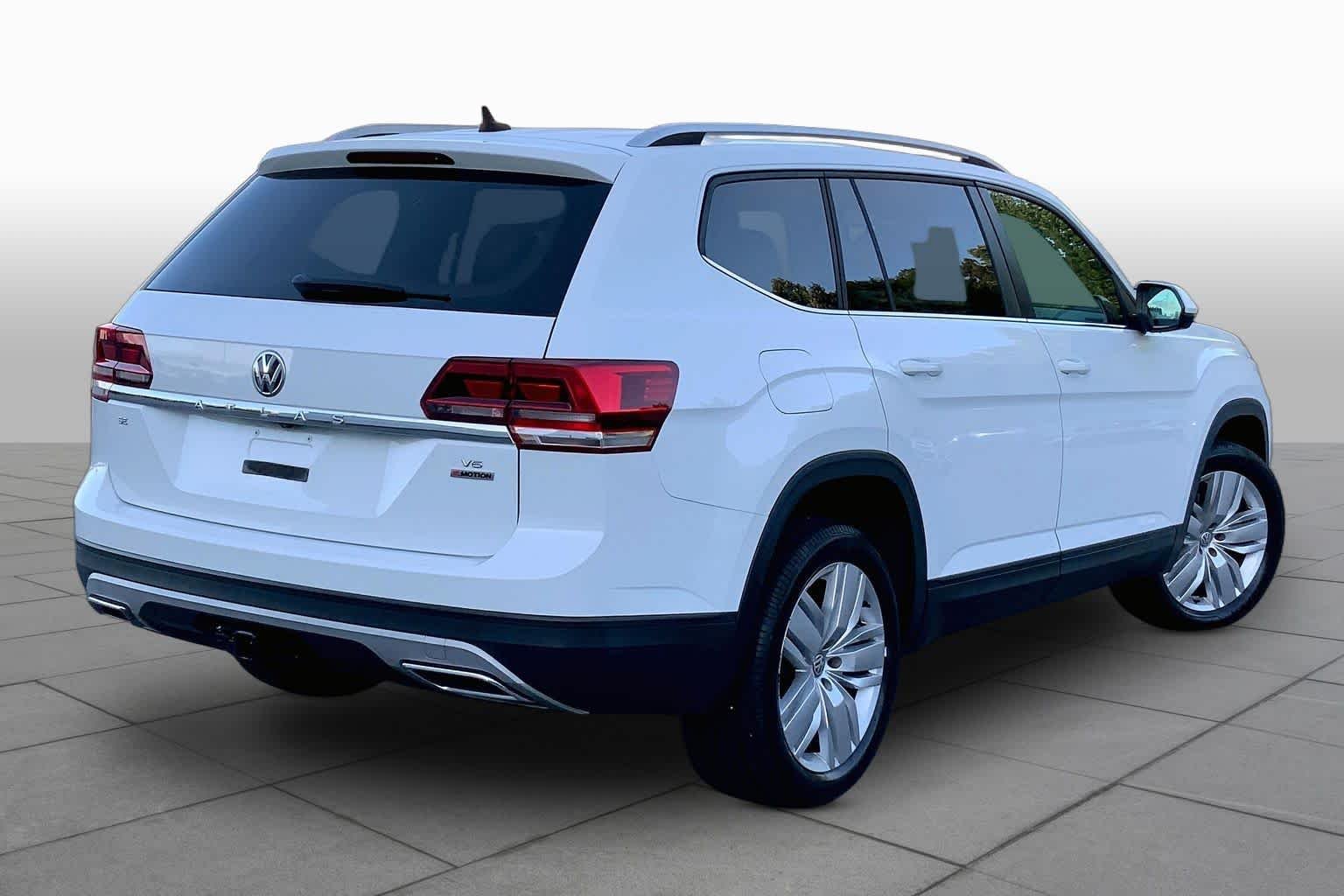 Used 2019 Pure White Volkswagen 3.6L V6 SE w/Technology image 12