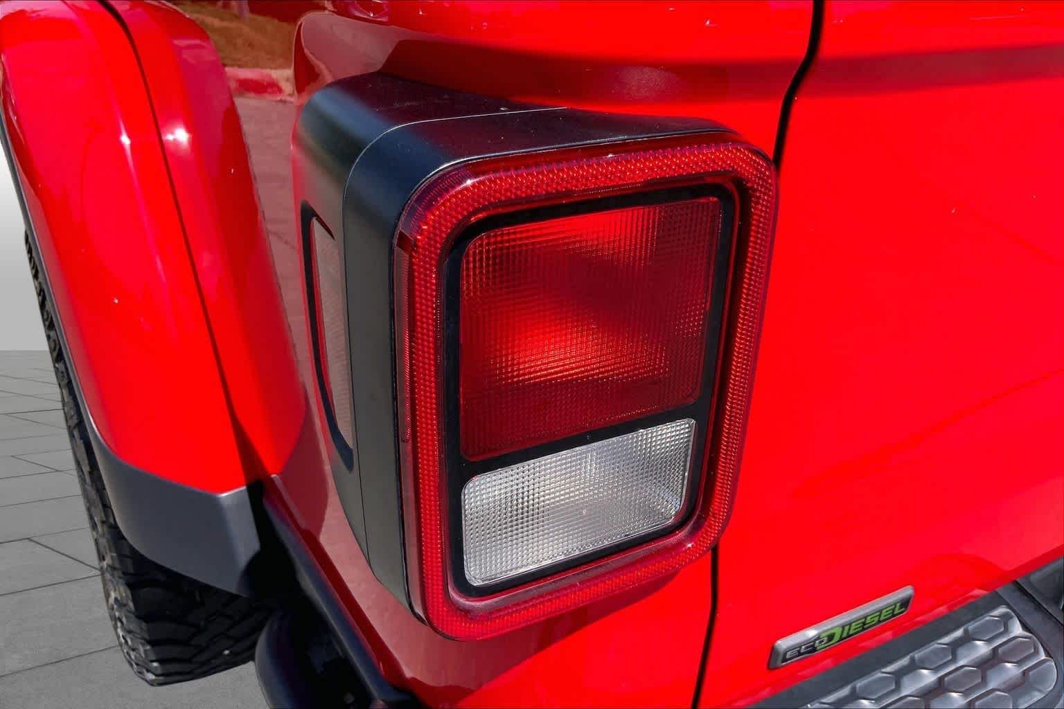 Used 2023 Firecracker Red Clearcoat Jeep Rubicon image 29
