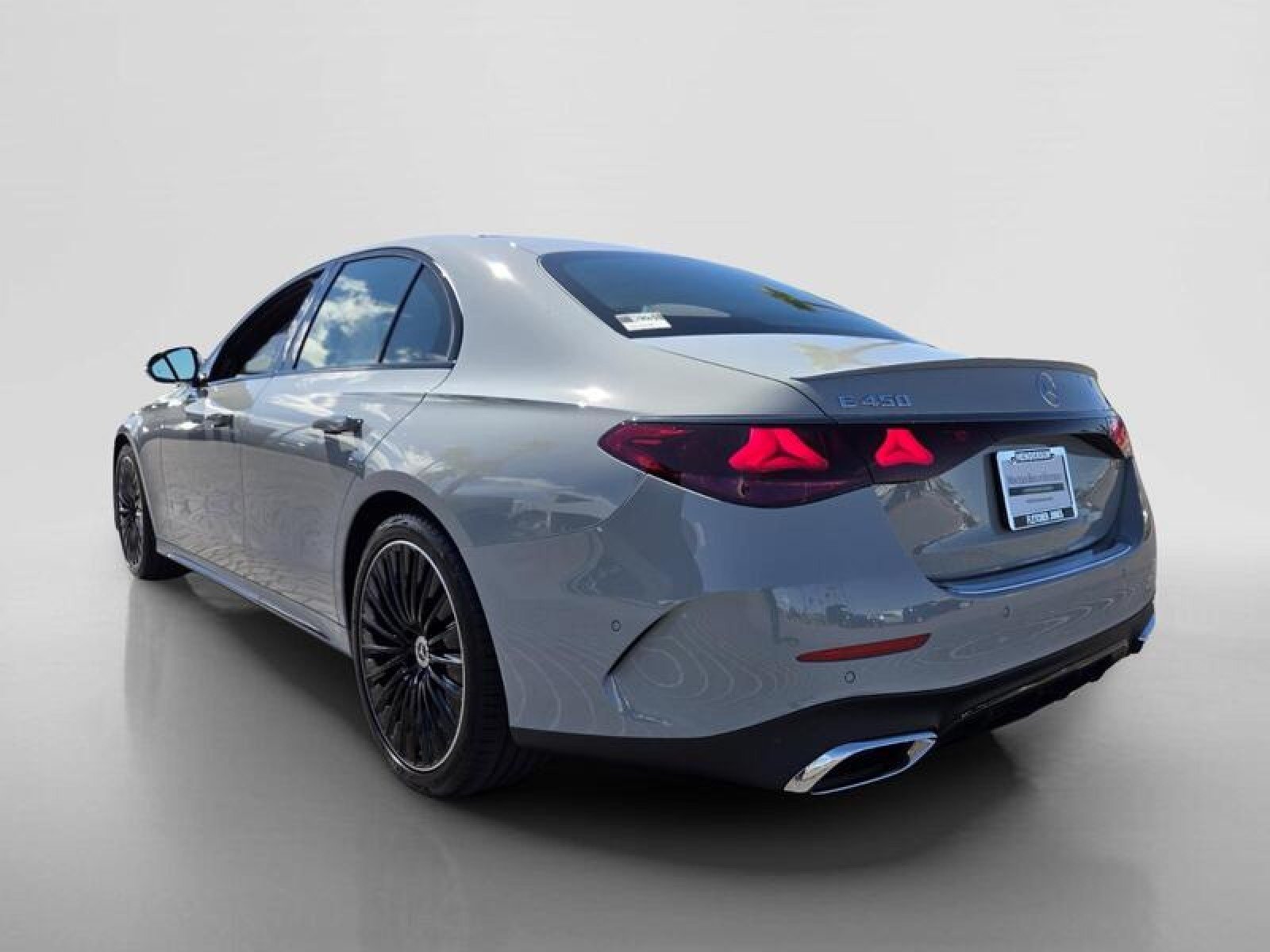 New 2027 MANUFAKTUR Alpine Grey Mercedes-Benz E 450 4MATIC® Sedan image 3