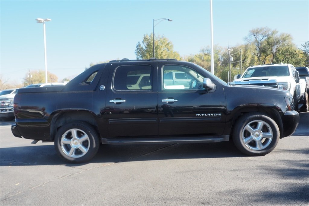 2013 Chevrolet Avalanche LS photo 4