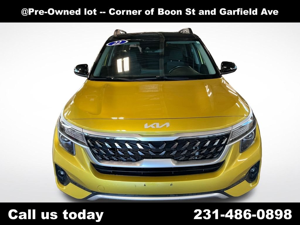Used 2022 Yellow Kia Nightfall image 8