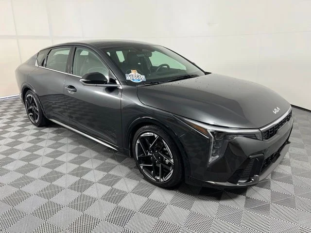 2025 Kia K4 GT-Line AT's photo