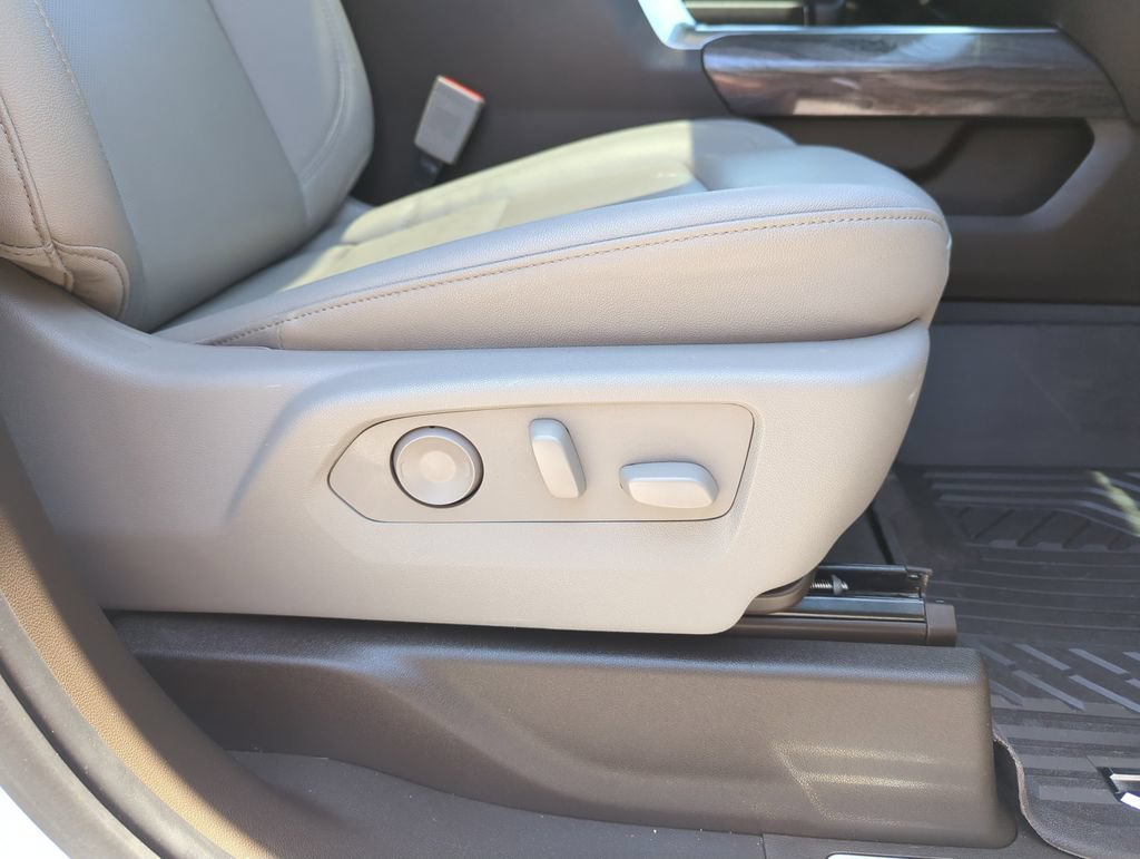 Used 2025 Summit White Chevrolet LTZ image 37