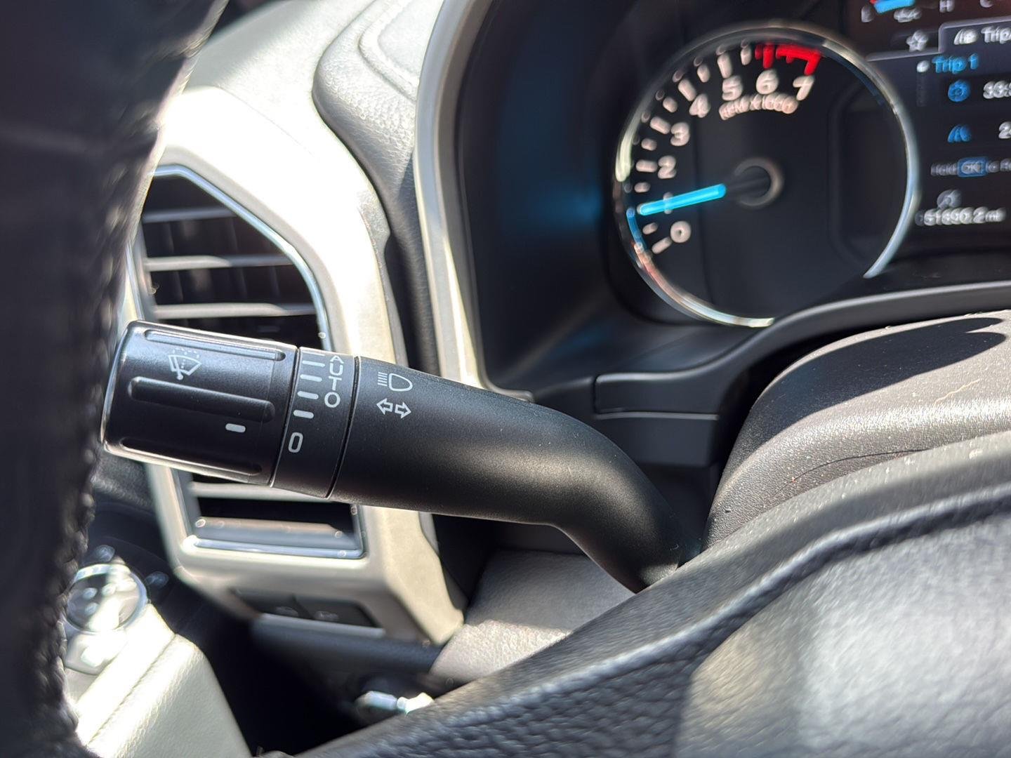 Used 2020 Agate Black Metallic Ford LARIAT image 18