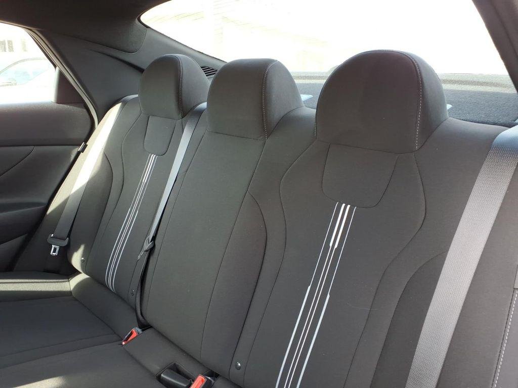 2025 Hyundai Elantra SEL - Photo 11