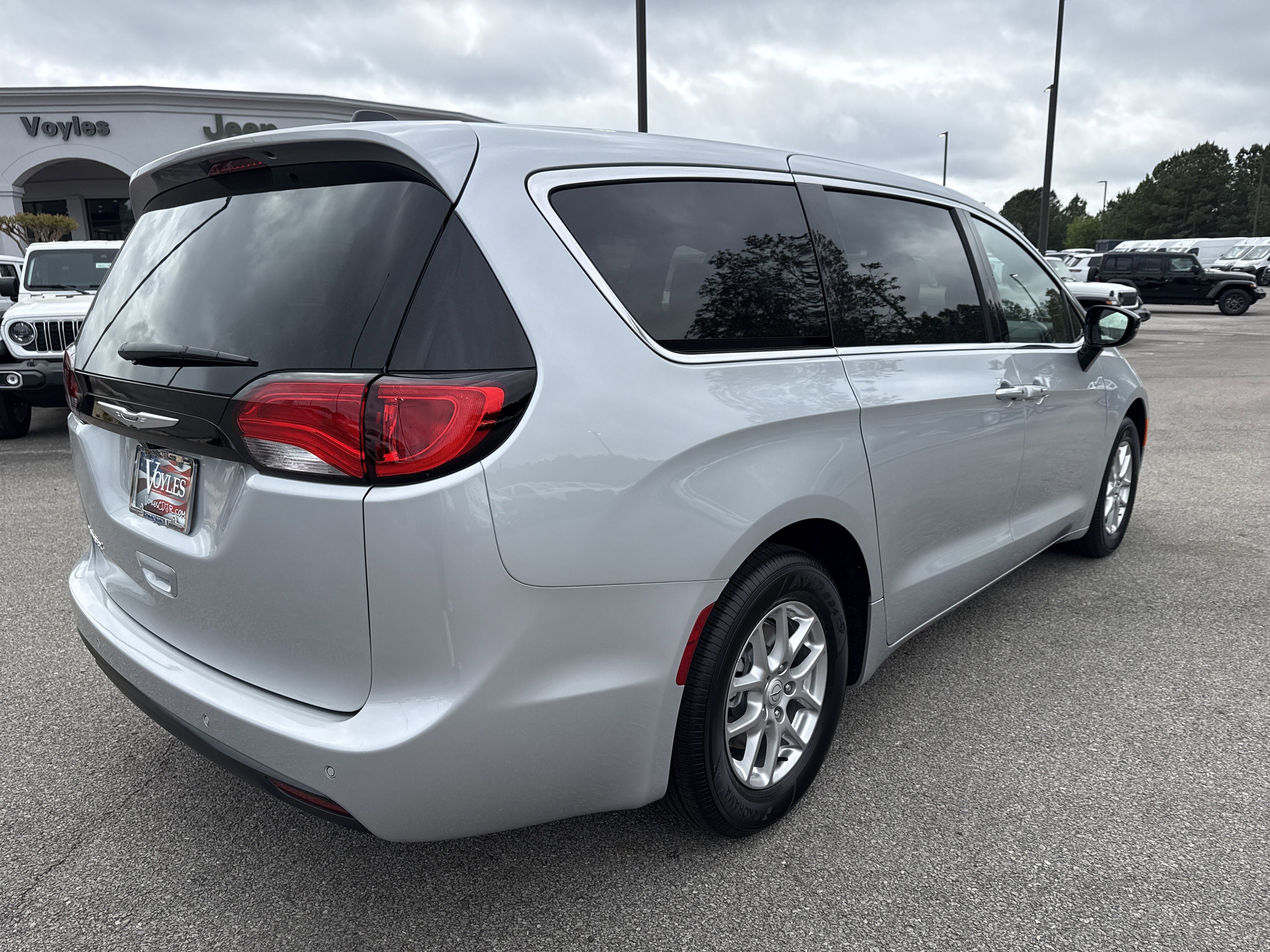 New 2026 Silver Mist Clear-Coat Exterior Paint Chrysler LX image 7