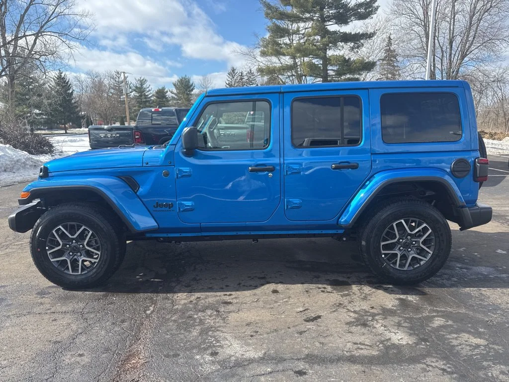 Used 2025 Blue Jeep Sahara image 6