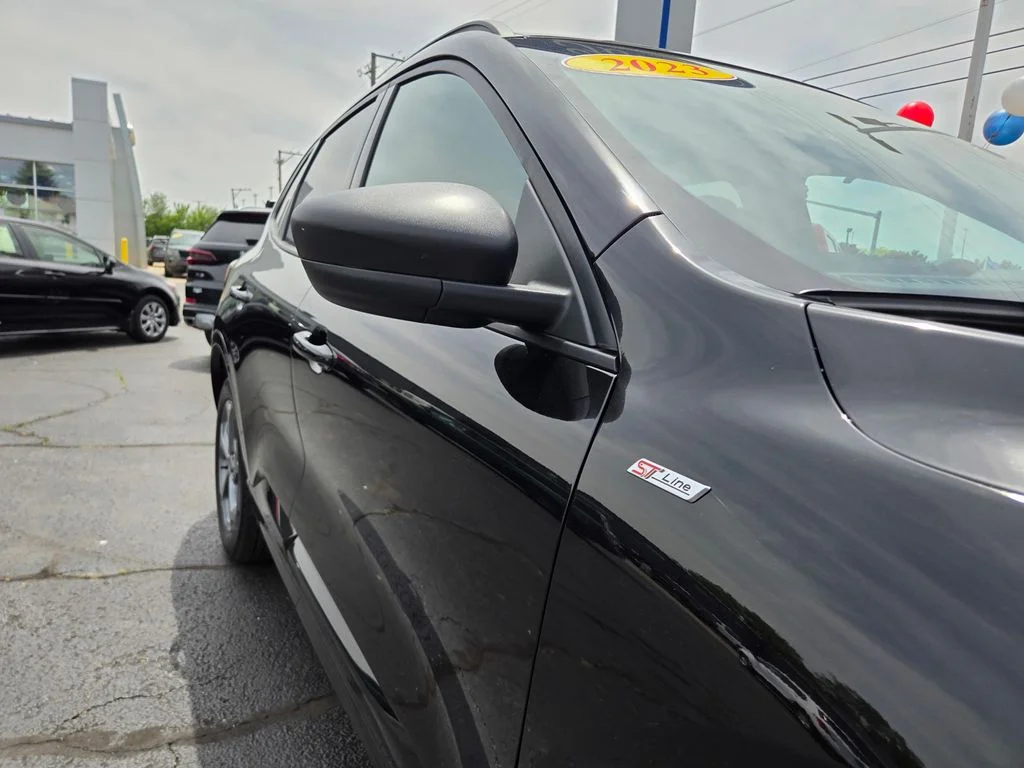 Used 2023 Agate Black Metallic Ford ST-Line image 41