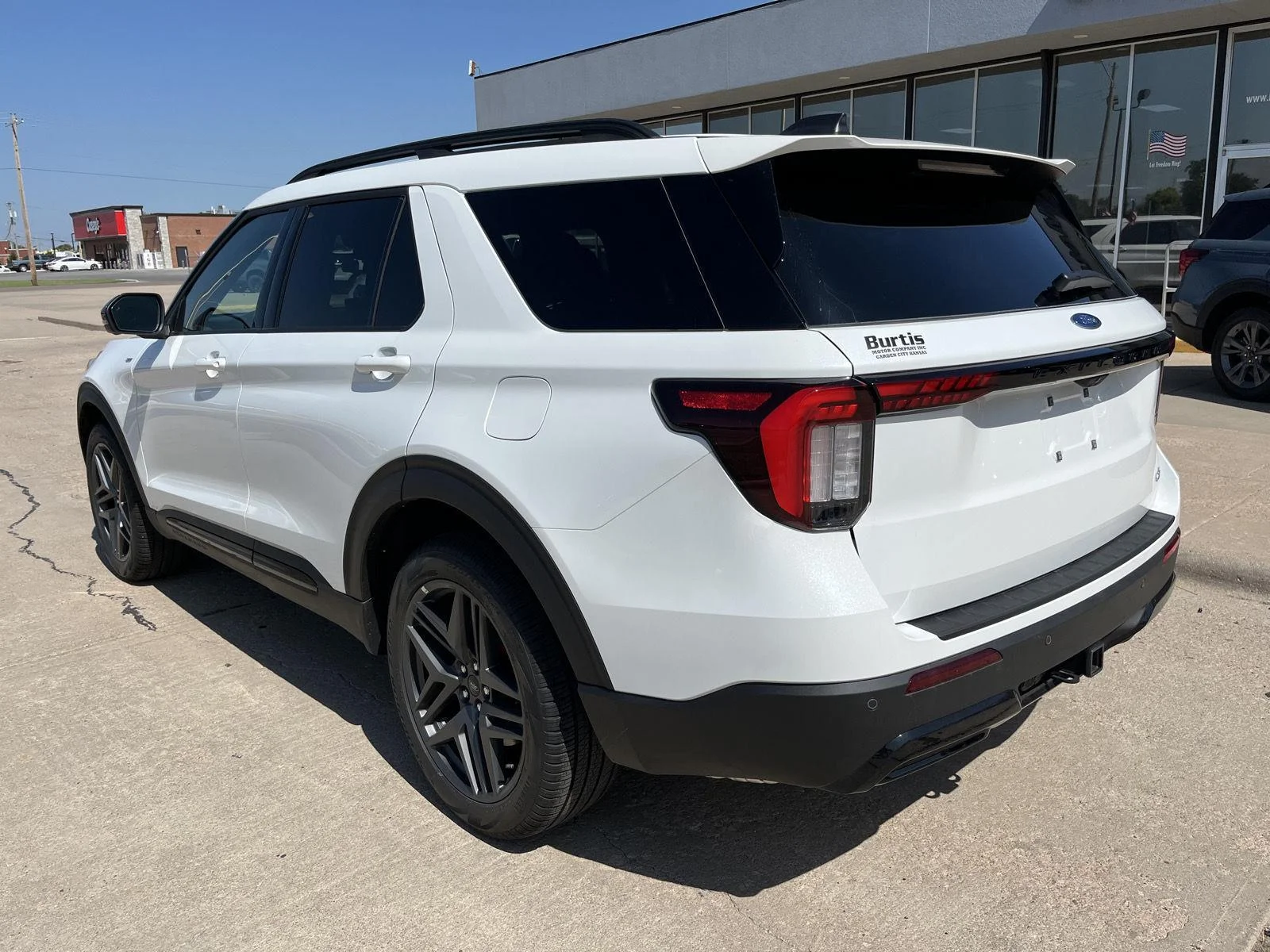 New 2026 Star White Metallic Tri-Coat Ford ST-Line image 8