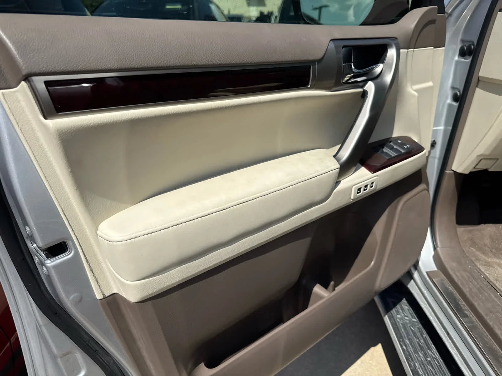 Used 2017 Silver Lining Metallic Lexus Luxury image 8