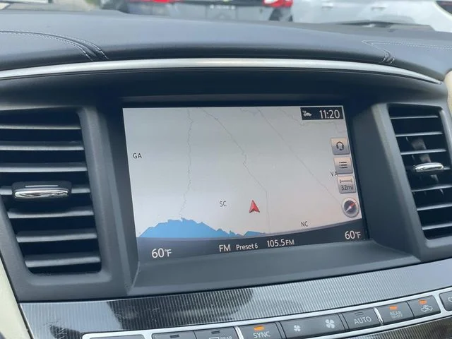 Used 2019 White INFINITI LUXE image 28