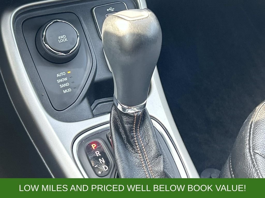 Used 2018 Gray Jeep Latitude image 31