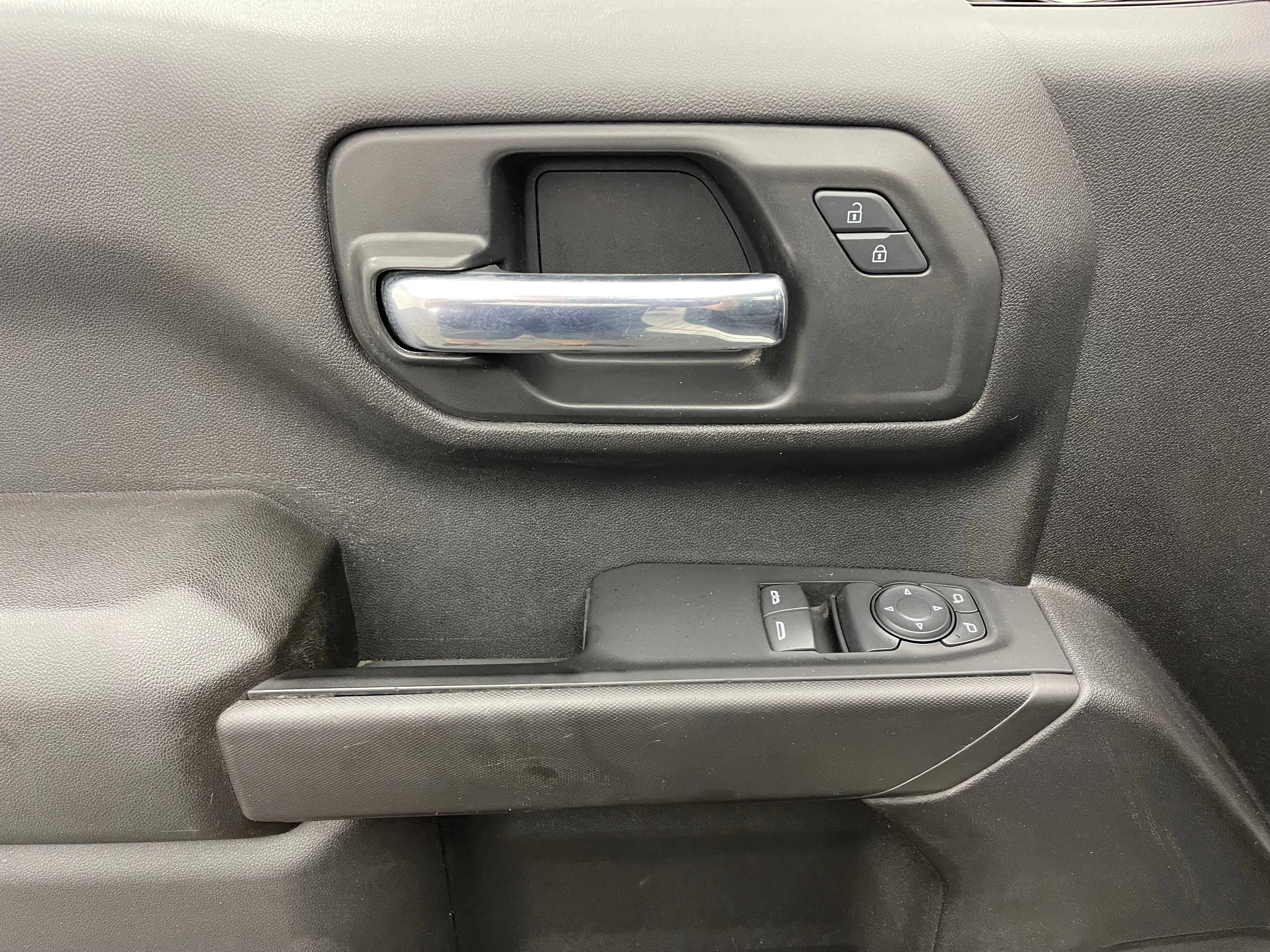 Used 2022 Summit White Chevrolet WT image 13