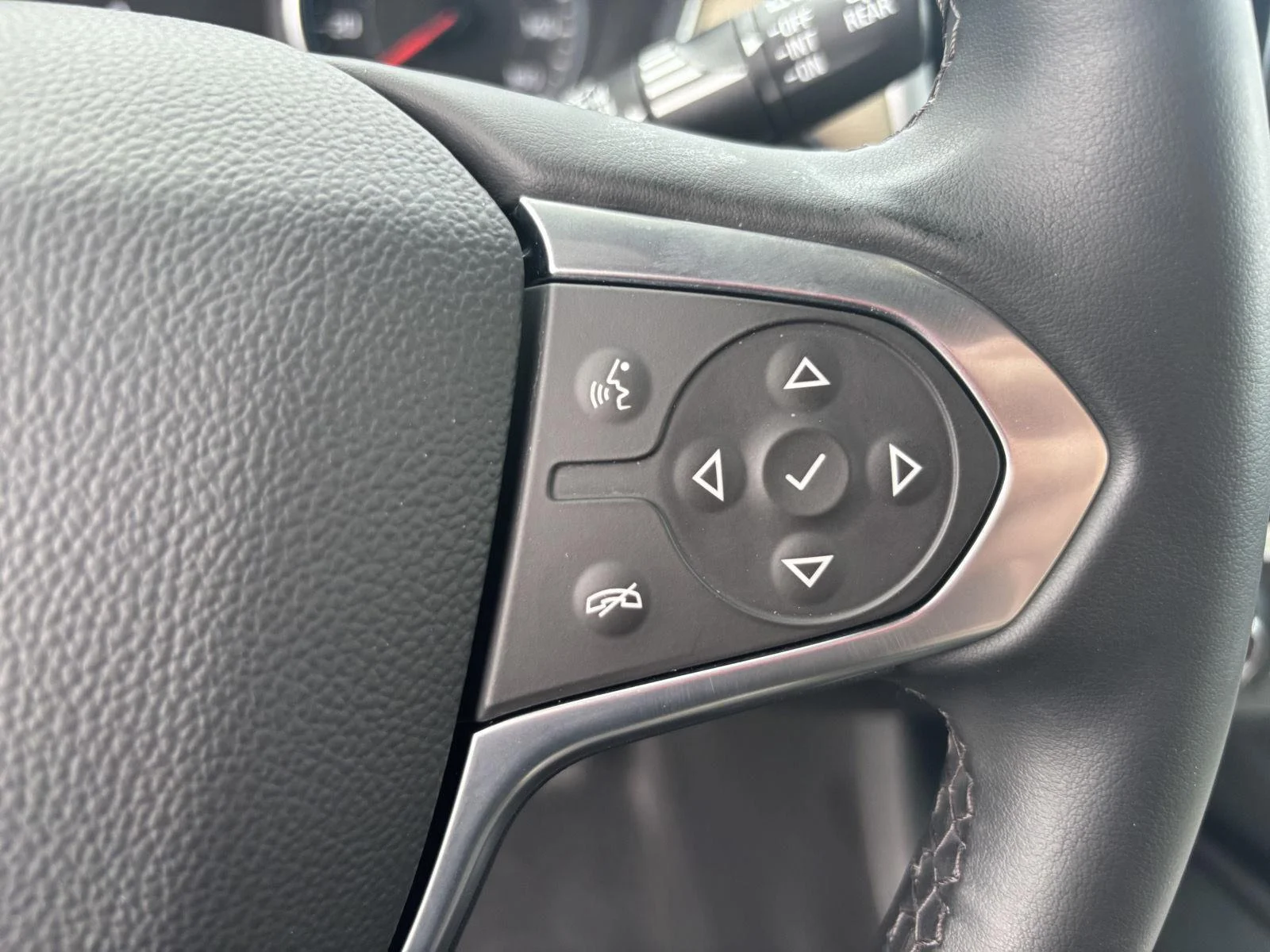 Used 2023 Northsky Blue Metallic Chevrolet LT Cloth image 20