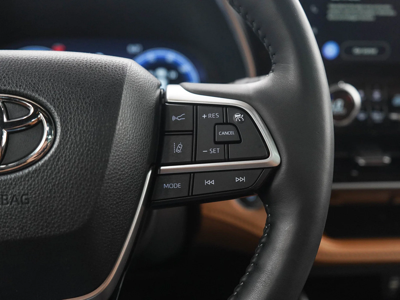 Used 2023  Toyota Hybrid Platinum image 27