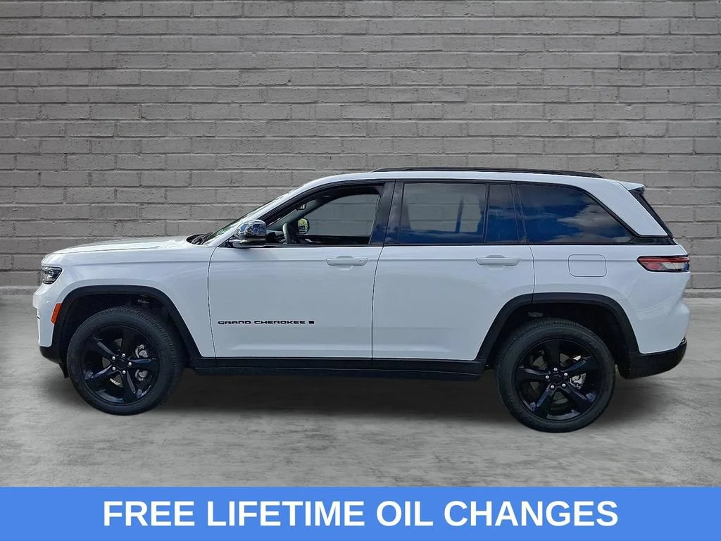Used 2023 Bright White Clearcoat Jeep Altitude X image 7